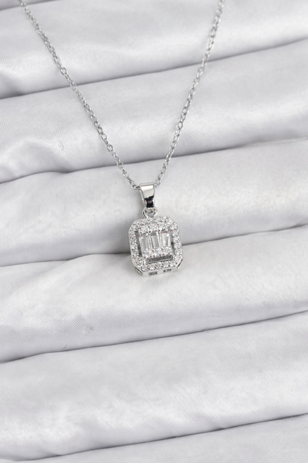 Çelik Zincir Gold Renk Baget Model Kadın Kolye