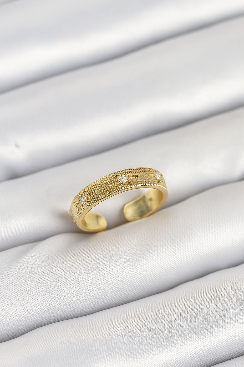 Zirkon Taşlı Altın Yüzük