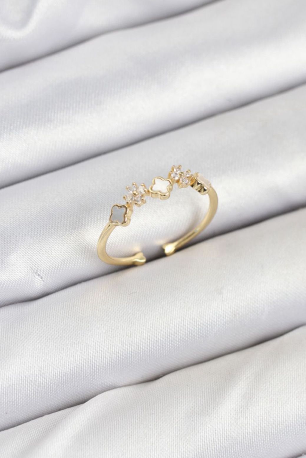 Gold renk minimal yonca yüzük